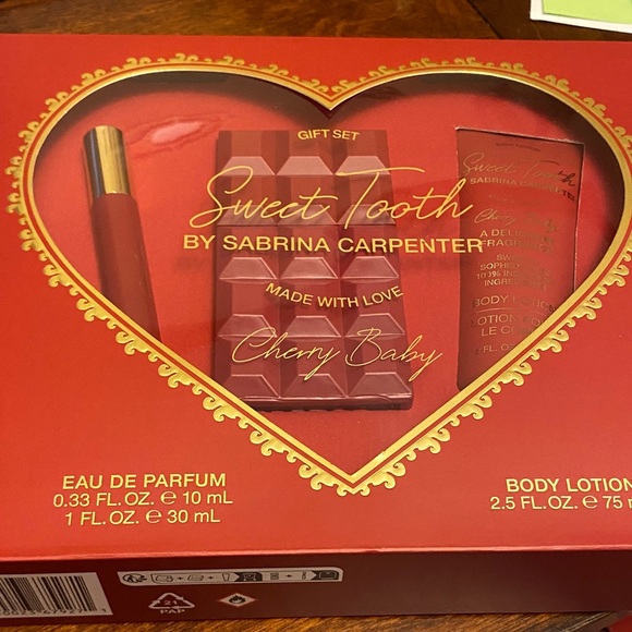Sweet Tooth by Sabrina Carpenter Gift Set - Cherry Red - Picture 3 of 7